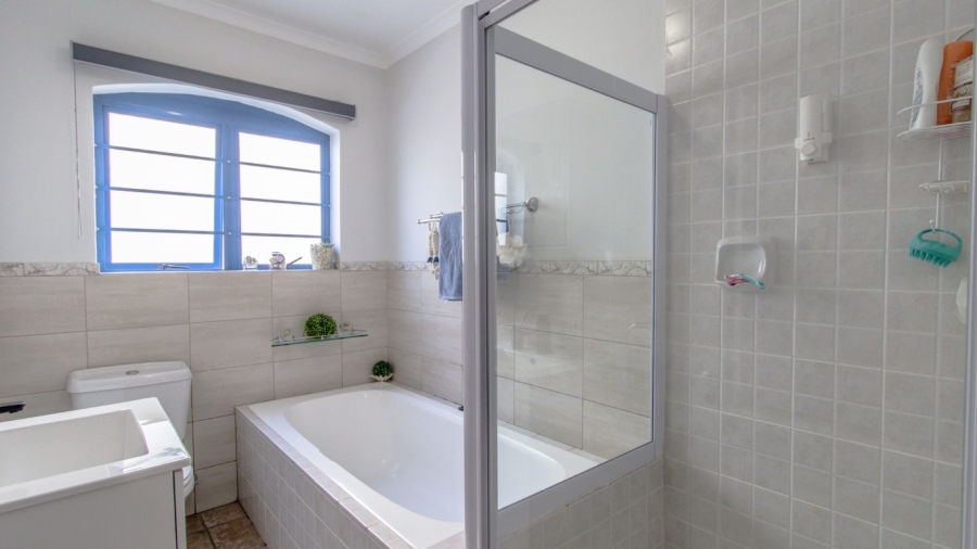 4 Bedroom Property for Sale in Paradise Beach Western Cape